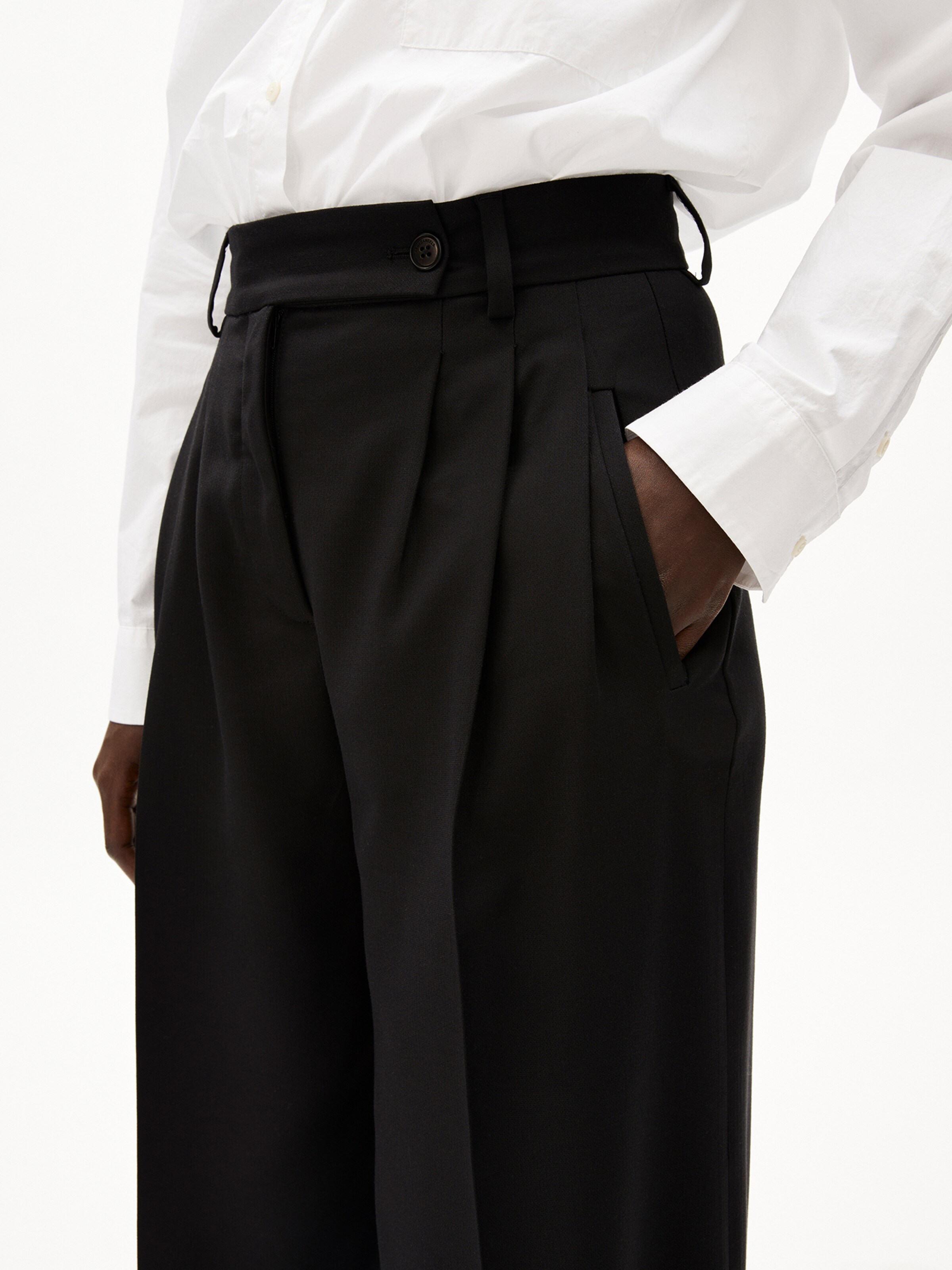 ARMEDANGELS Wide Leg Webhose 'KAAYUA' in Schwarz: Vorderseite