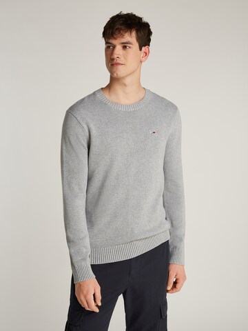Pull-over 'ESSENTIALS' Tommy Jeans en gris : devant