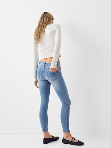 Bershka Skinny Jeans in Blau