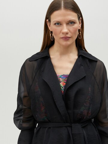 Veste bavaroise Lola Casademunt en noir