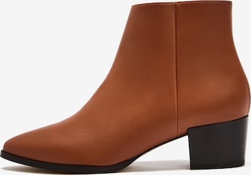 NINE TO FIVE - Ankle Boots 'Bila' en marrón: frente