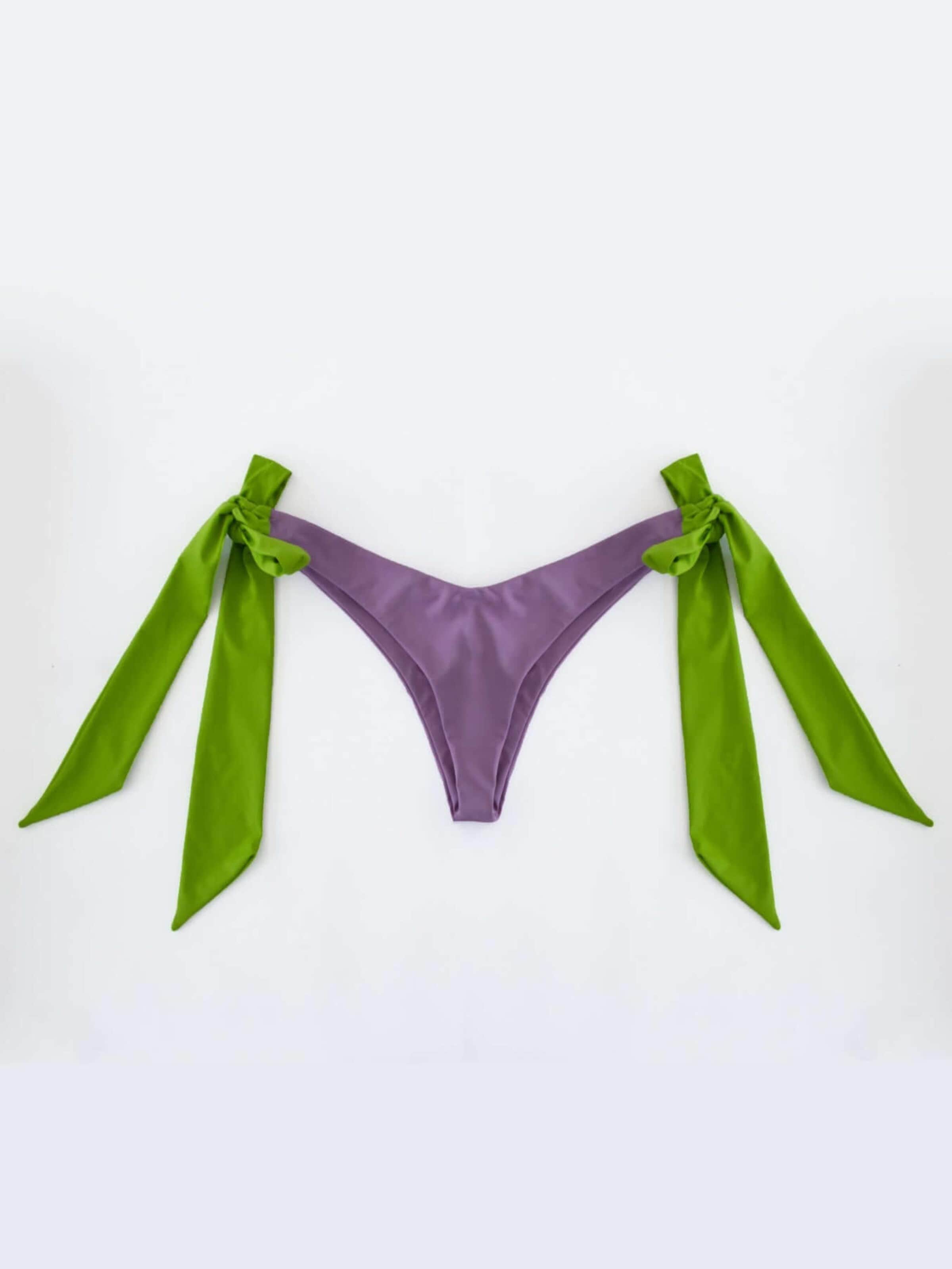 Triangolo Bikini 'Dual Color Triangle Bikini' di HACOY in lilla: frontale