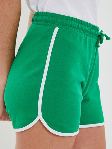 Regular Pantalon 'Freddie' Threadbare en vert