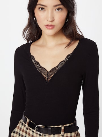 ABOUT YOU Shirt 'Christina' in Schwarz