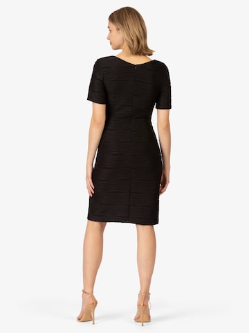 APART Εφαρμοστό φόρεμα σε μαύρο: μπροστά