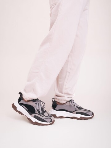 nae Vegan Shoes Sneakersy niskie 'Hanoi' w kolorze szary: przód