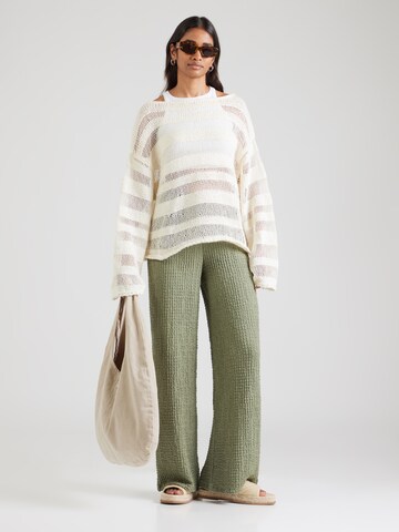 ABOUT YOU - Pierna ancha Pantalón 'Nalani' en verde