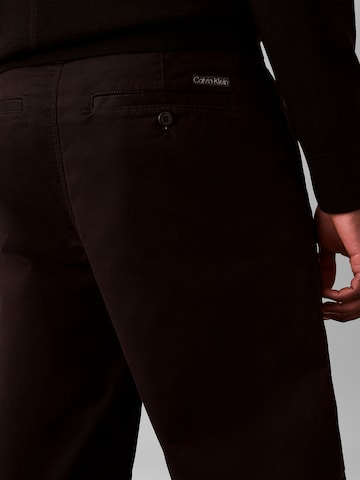 Calvin Klein Jeans Loosefit Chino in Bruin