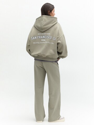 Pull&Bear Sweatshirt 'PACIFIC 95' i grøn