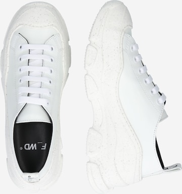 Baskets basses F_WD en blanc