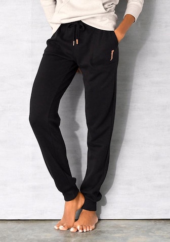 Effilé Pantalon BENCH en noir