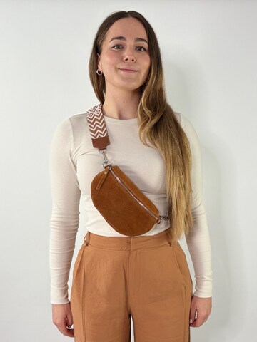 lePelou Fanny Pack 'NOA small' in Brown