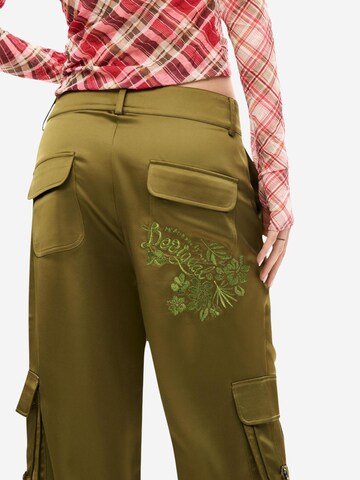 regular Pantaloni 'PANT_FAN 26SWPW48' di Desigual in verde