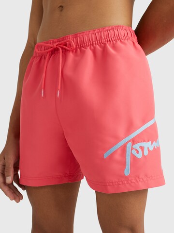 Tommy Jeans Badeshorts i pink