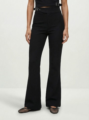 Hoermanseder Flared Παντελόνι σε μαύρο: μπροστά