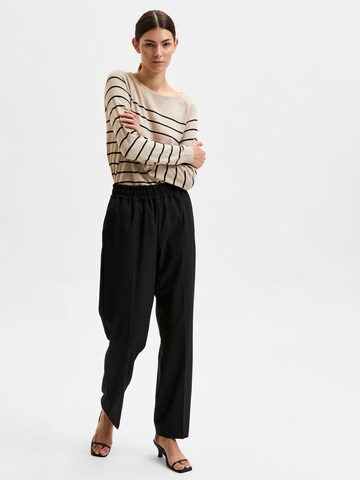 Loosefit Pantaloni cu dungă 'Aletta' de la SELECTED FEMME pe negru