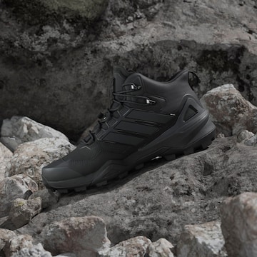 Botine 'Skychaser' de la ADIDAS TERREX pe negru