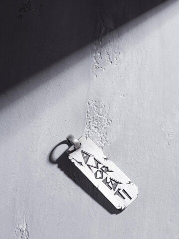 REYTEL Hangers 'AMOR FATI' in Zilver: voorkant