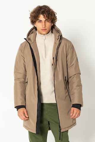 Ron Tomson Mantel, Model trägt Größe M in Braun