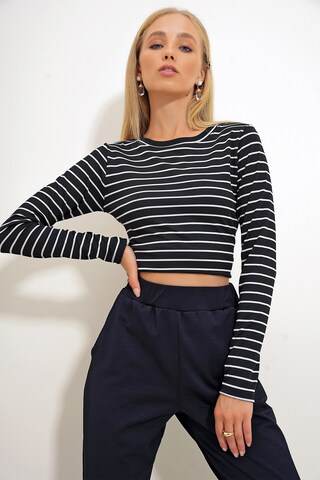 Trend Alaçatı Stili Shirts i sort