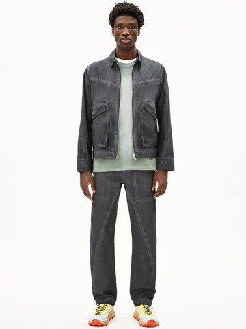 ARMEDANGELS Übergangsjacke 'Sebaas' in Grau: Vorderseite