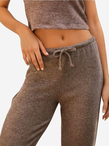 Hiccup - Perna larga Calças em castanho