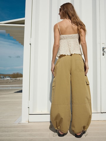 Barrel Pantaloni cu buzunare de la Bershka pe verde