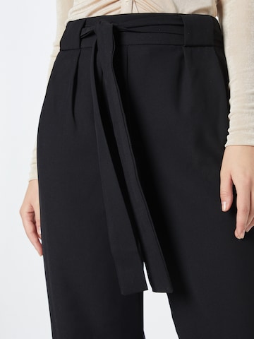 PIECES Regular Pleat-front trousers 'NOLDANA' in Black