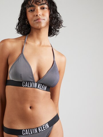 Calvin Klein SwimwearTrokutasti Bikini gornji dio - crna boja: prednji dio