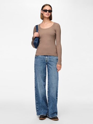 Pullover di PIECES in marrone
