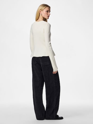 PIECES - Jersey 'PCJan' en blanco