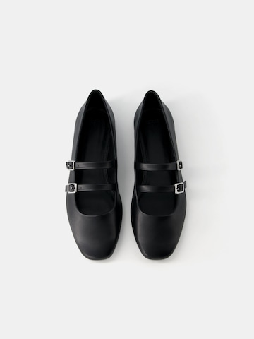 Bershka Ballerina in Schwarz