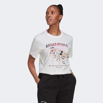 ADIDAS ORIGINALS Тениска 'Disney Graphic' в бяло: отпред