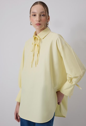 Touche Prive Tuniek in Geel: voorkant