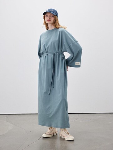 MANUKA Dress in Blue: front
