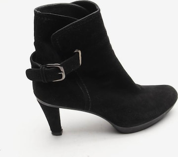 Stuart Weitzman Dress Boots in 37 in Black: front