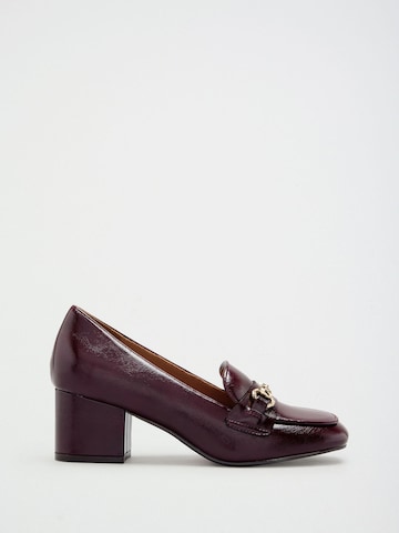 Pumps de la Friends Like These pe roșu