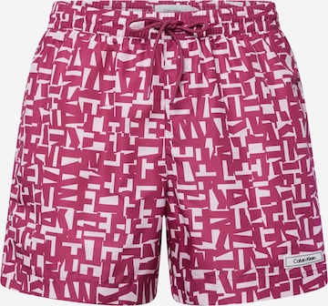 Shorts de bain Calvin Klein Swimwear en rose : devant