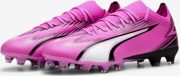 Ghete de fotbal 'Ultra Match' de la PUMA pe roz