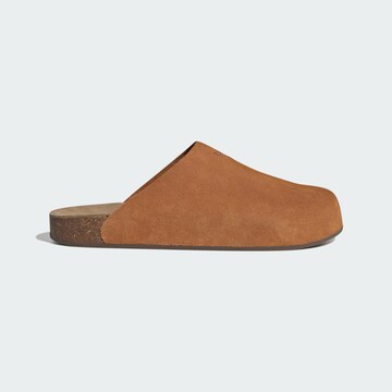 ADIDAS ORIGINALS - Sapato aberto 'Adilette' em castanho