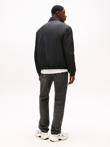 Tommy Jeans Демисезонная куртка в Черный