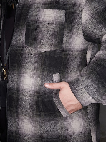 ABOUT YOU x Rewinside Between-Season Jacket 'Adrian' in Grey