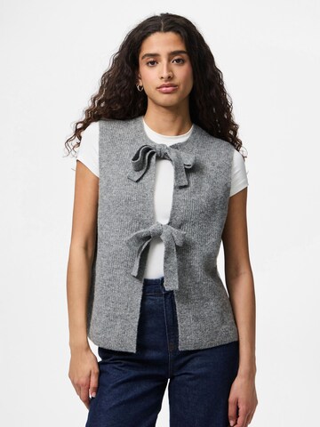 PIECES Knitted vest 'PCSilly' in Grey: front