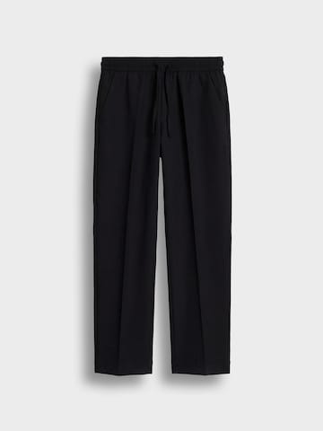 Burocs Regular Pleat-Front Pants in Black: front
