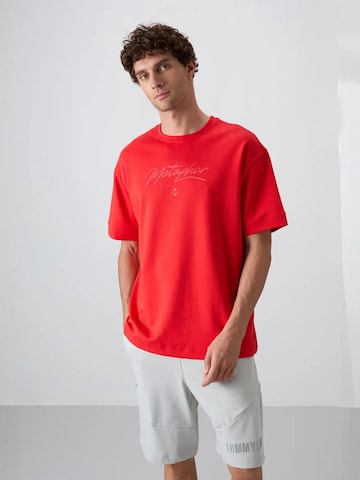 Maglietta di Tommy Life in rosso