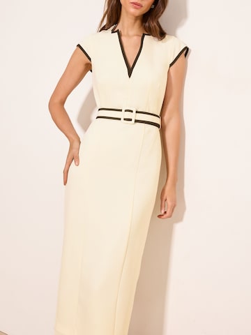 Lipsy Платье-футляр в Бежевый