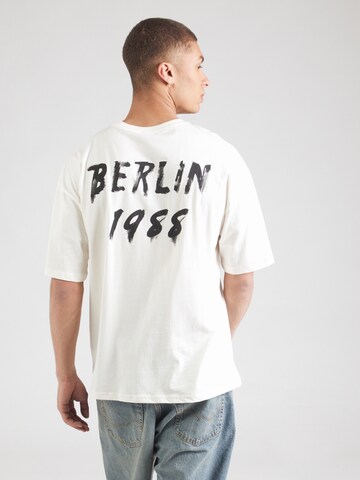 T-Shirt Trendyol en beige : devant