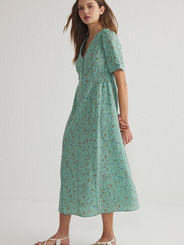 Trendyol Kleid in Grün: Vorderseite