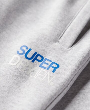 Superdry Tapered Sporthose in Weiß