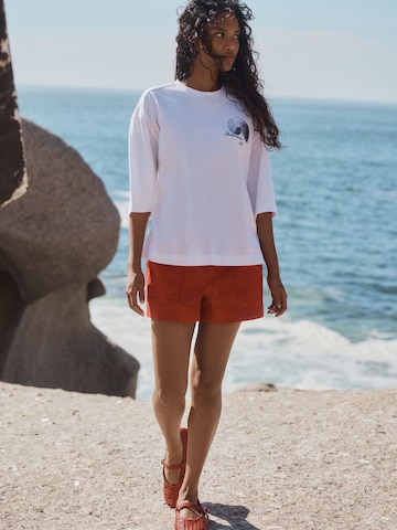 sarkans Next Standarta Džinsi: no priekšpuses